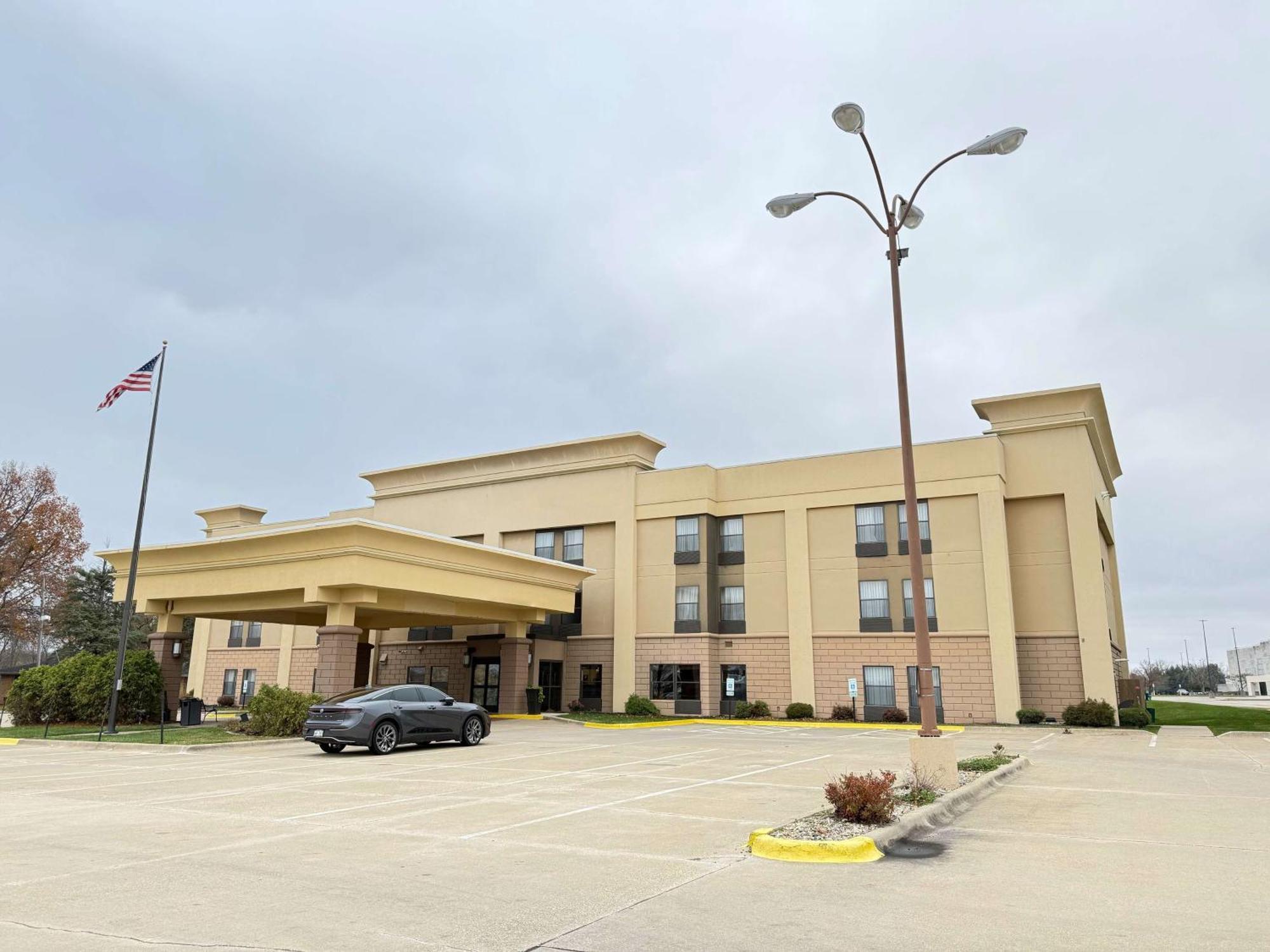 Surestay By Best Western Forsyth Decatur Exterior photo