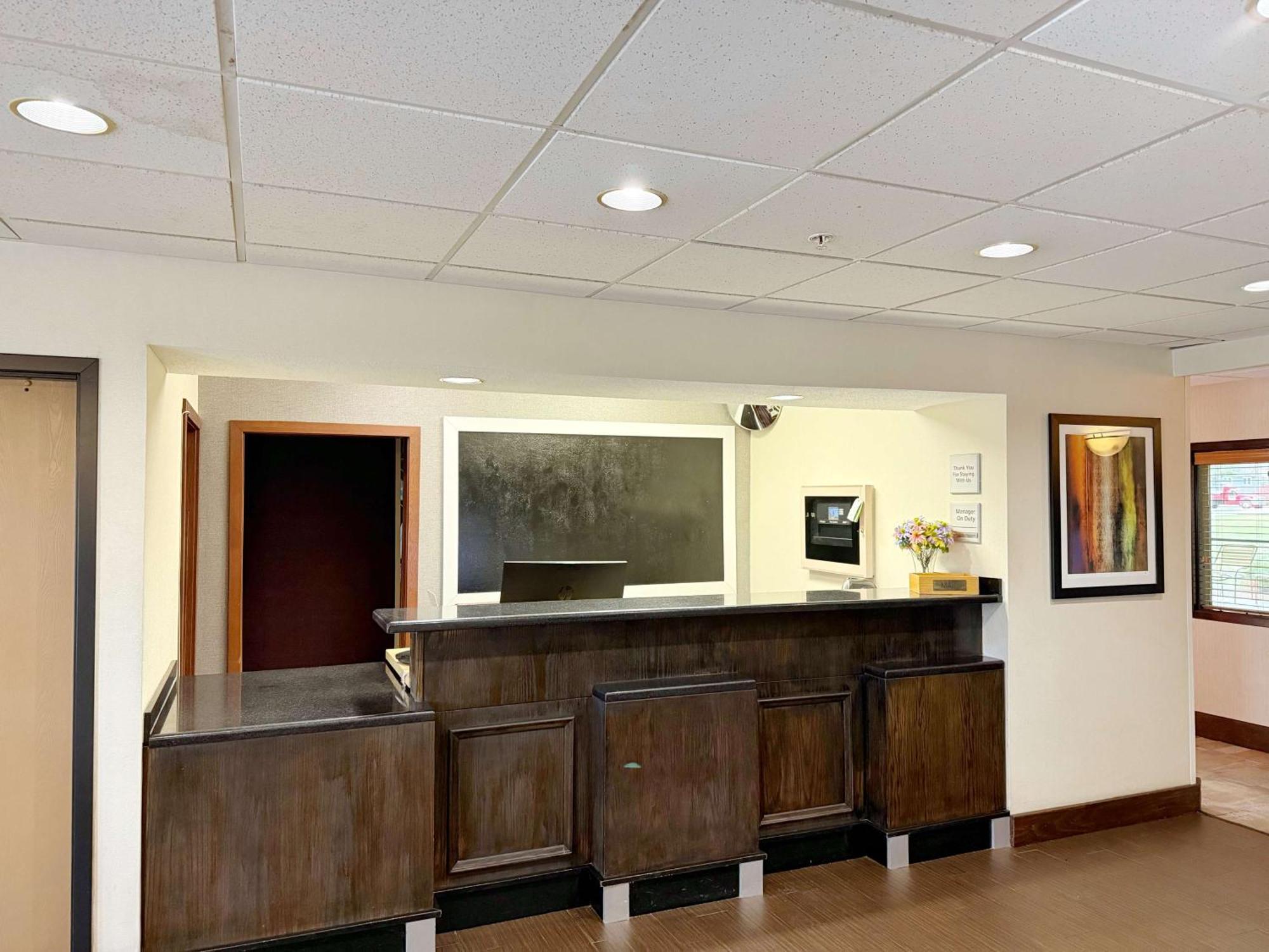 Surestay By Best Western Forsyth Decatur Exterior photo